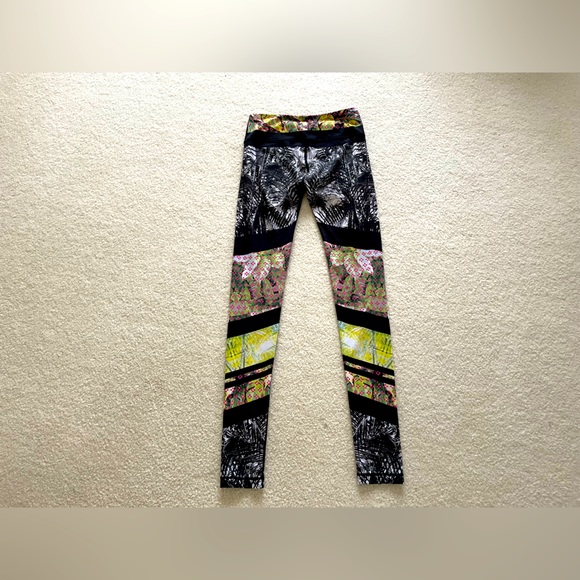 WITH (Wear it to heart) multicolored print yoga leggings - size M - Picture 3 of 5